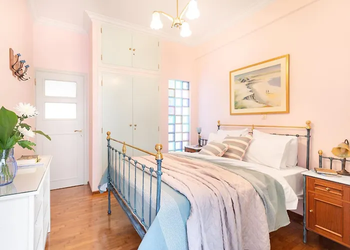 Bright, Calming Retreat With A Balcony Near Metro!