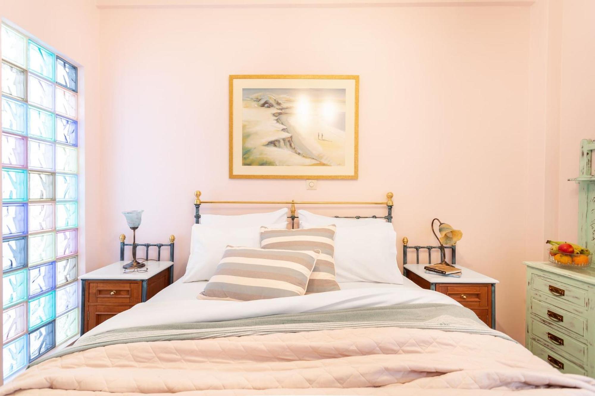 Bright, Calming Retreat With A Balcony Near Metro! *