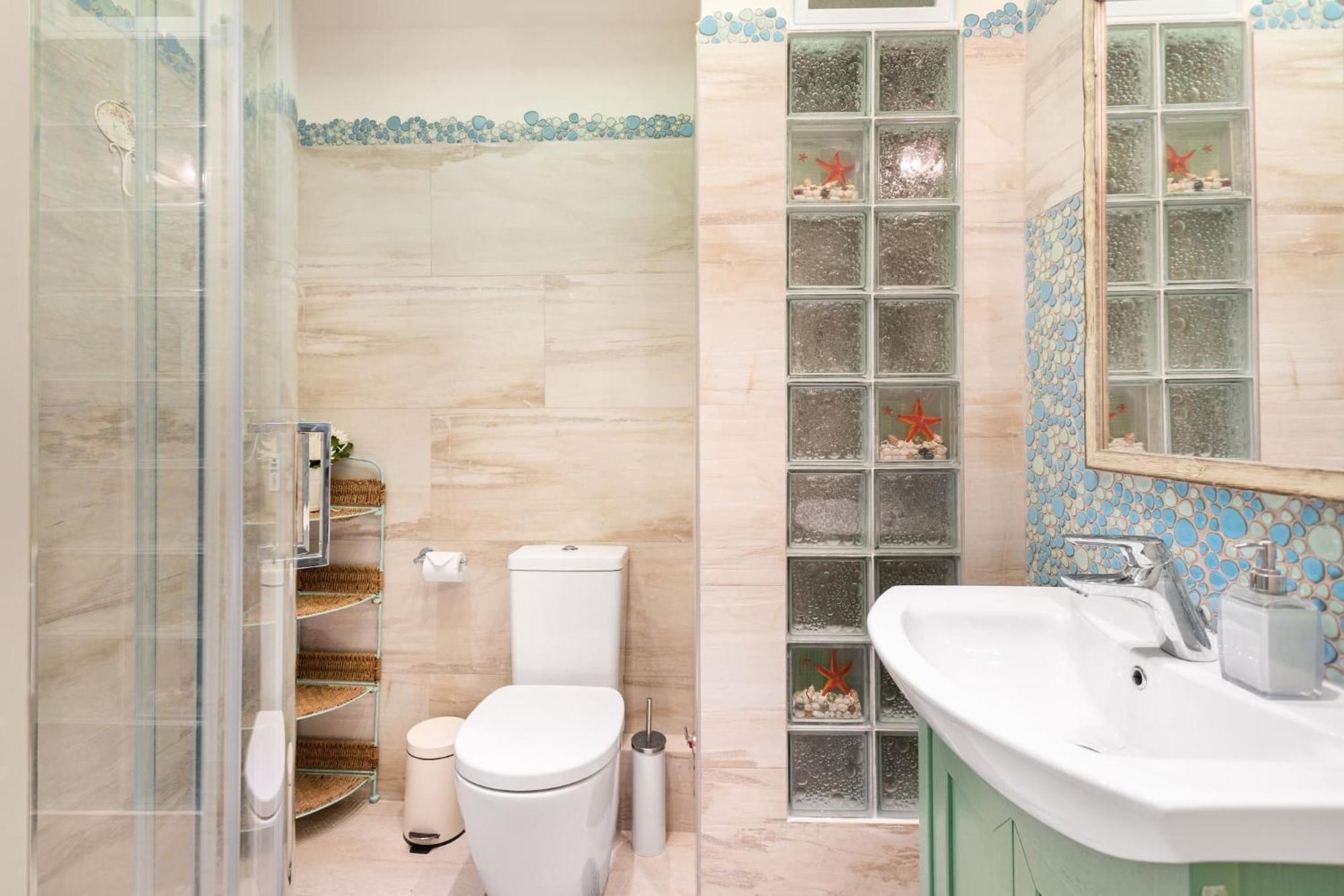 Bright, Calming Retreat With A Balcony Near Metro! Athens