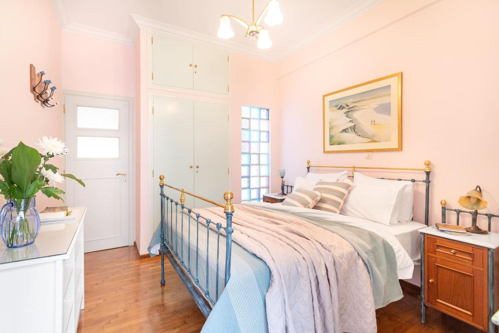 Bright, Calming Retreat With A Balcony Near Metro! *