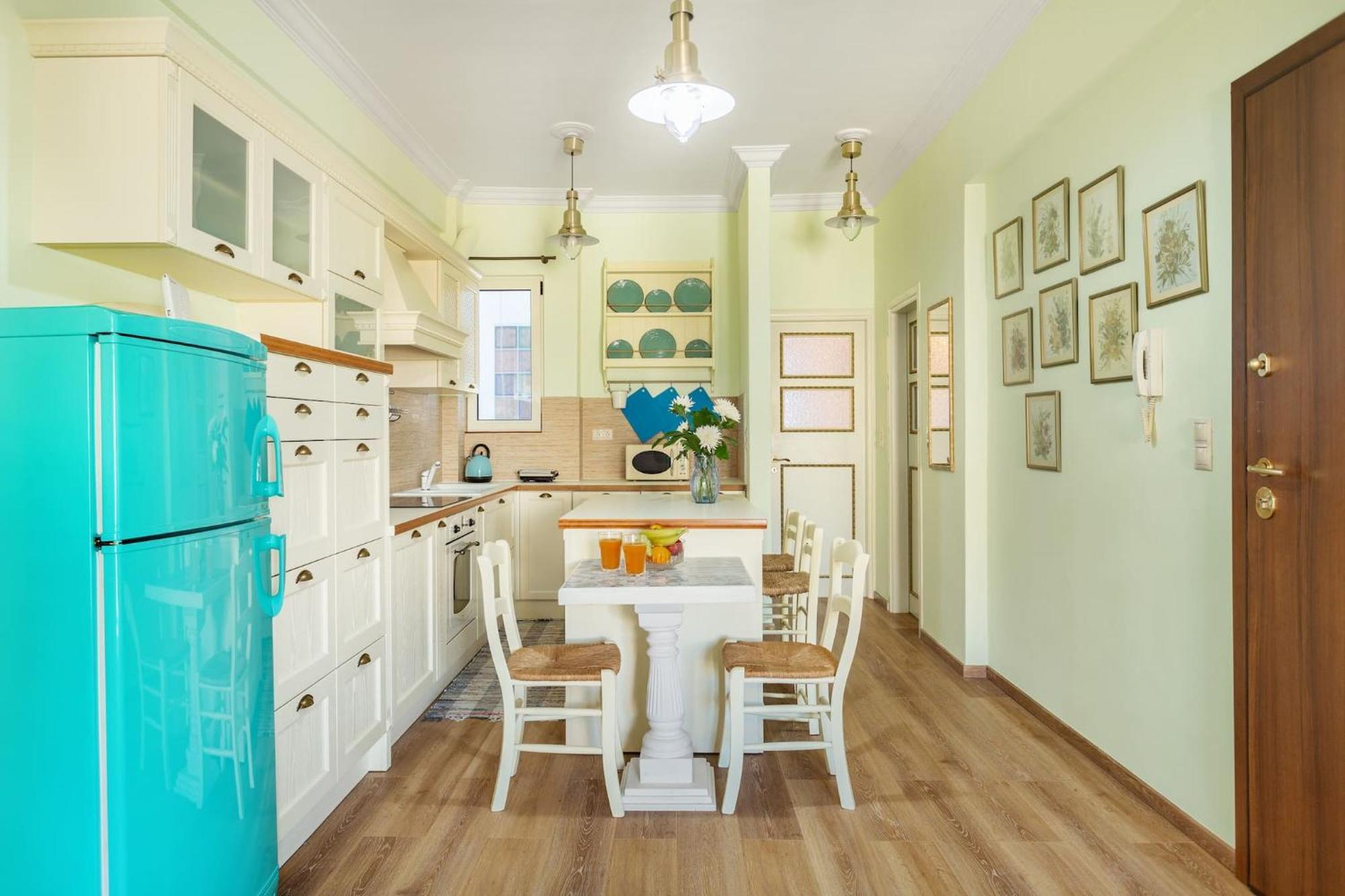 Bright, Calming Retreat With A Balcony Near Metro! * Athens