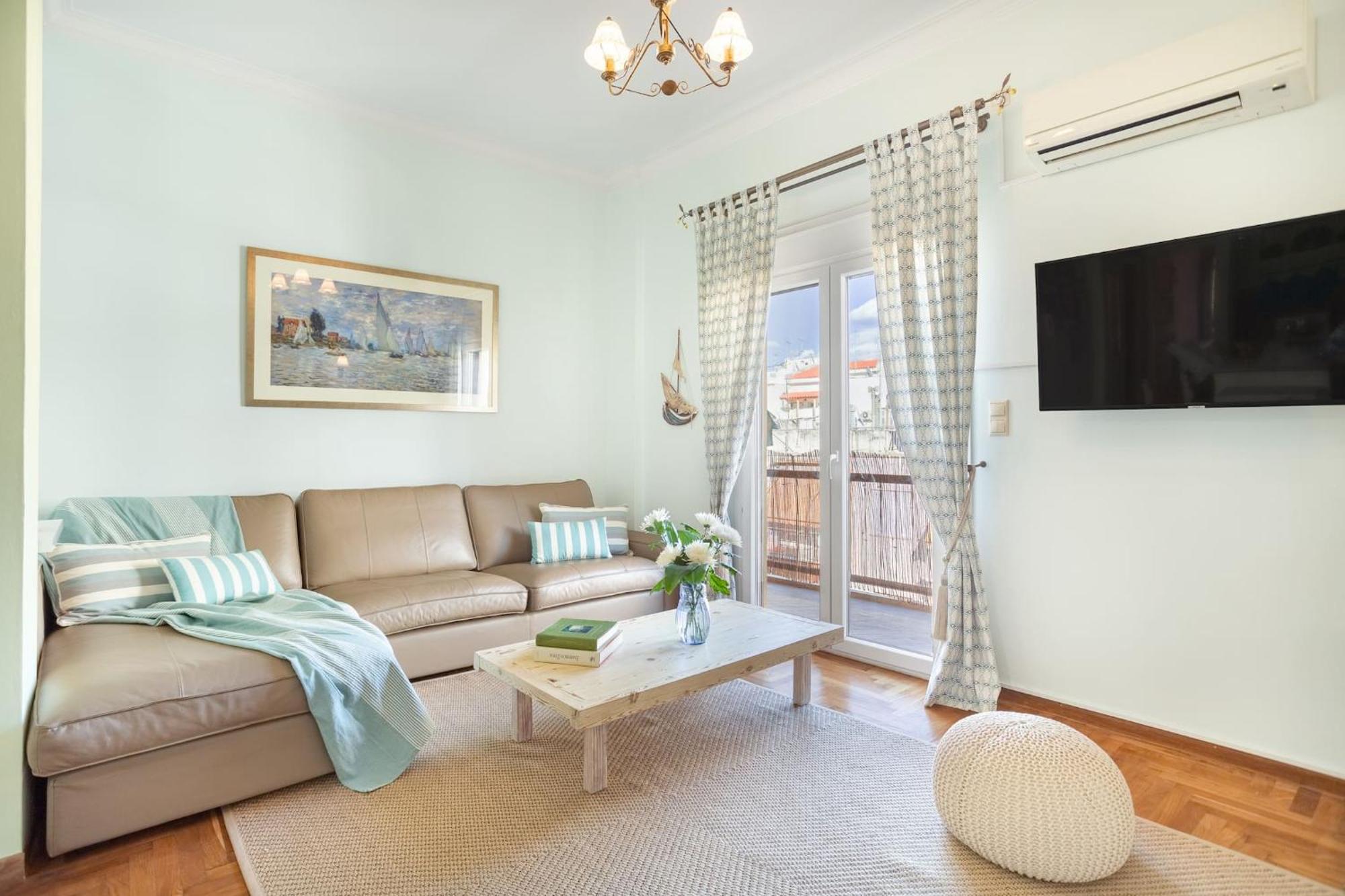 Bright, Calming Retreat With A Balcony Near Metro! Apartment Athens