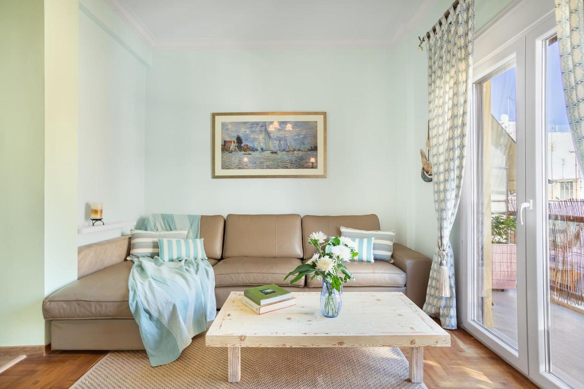 Bright, Calming Retreat With A Balcony Near Metro! *
