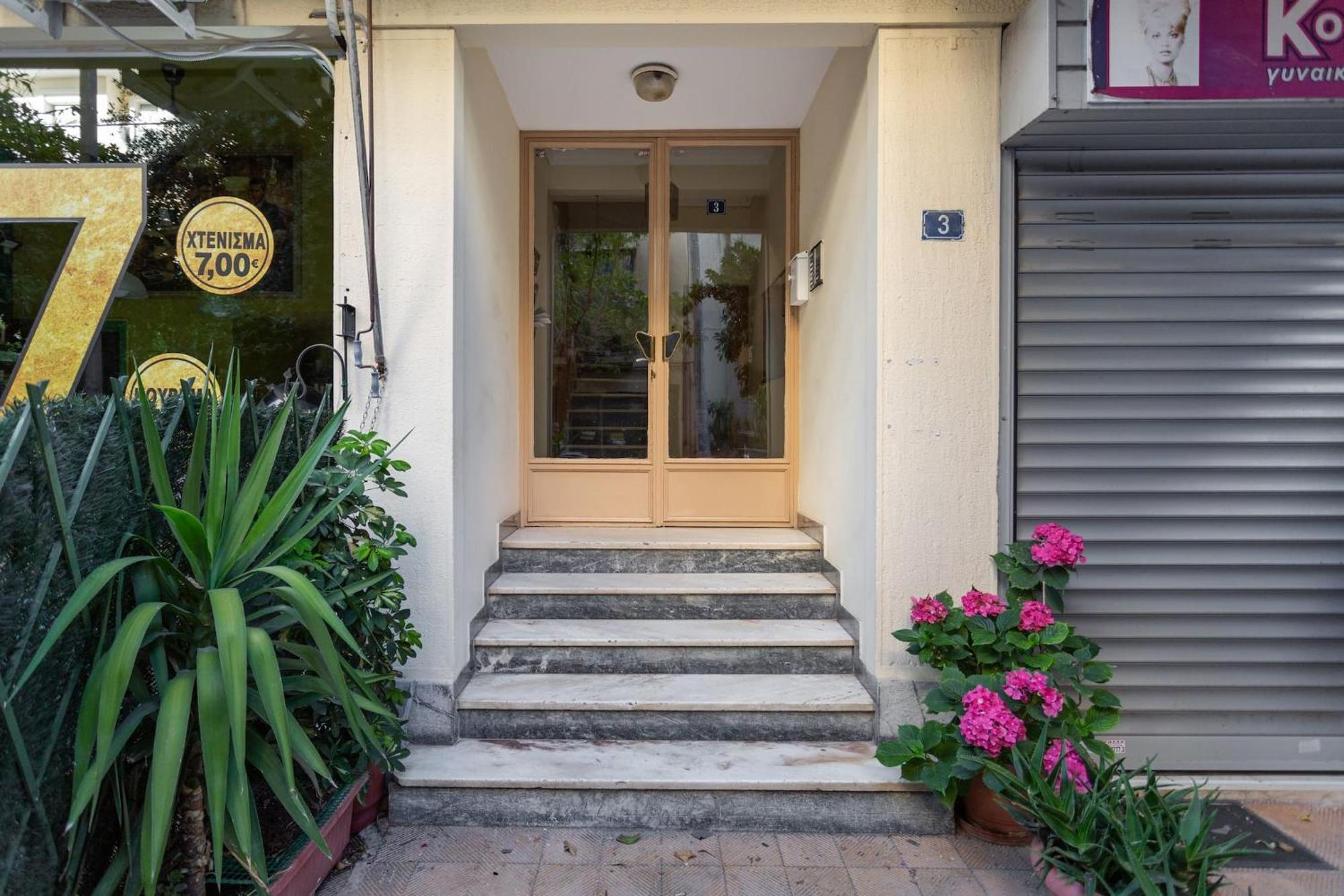 Bright, Calming Retreat With A Balcony Near Metro! *
