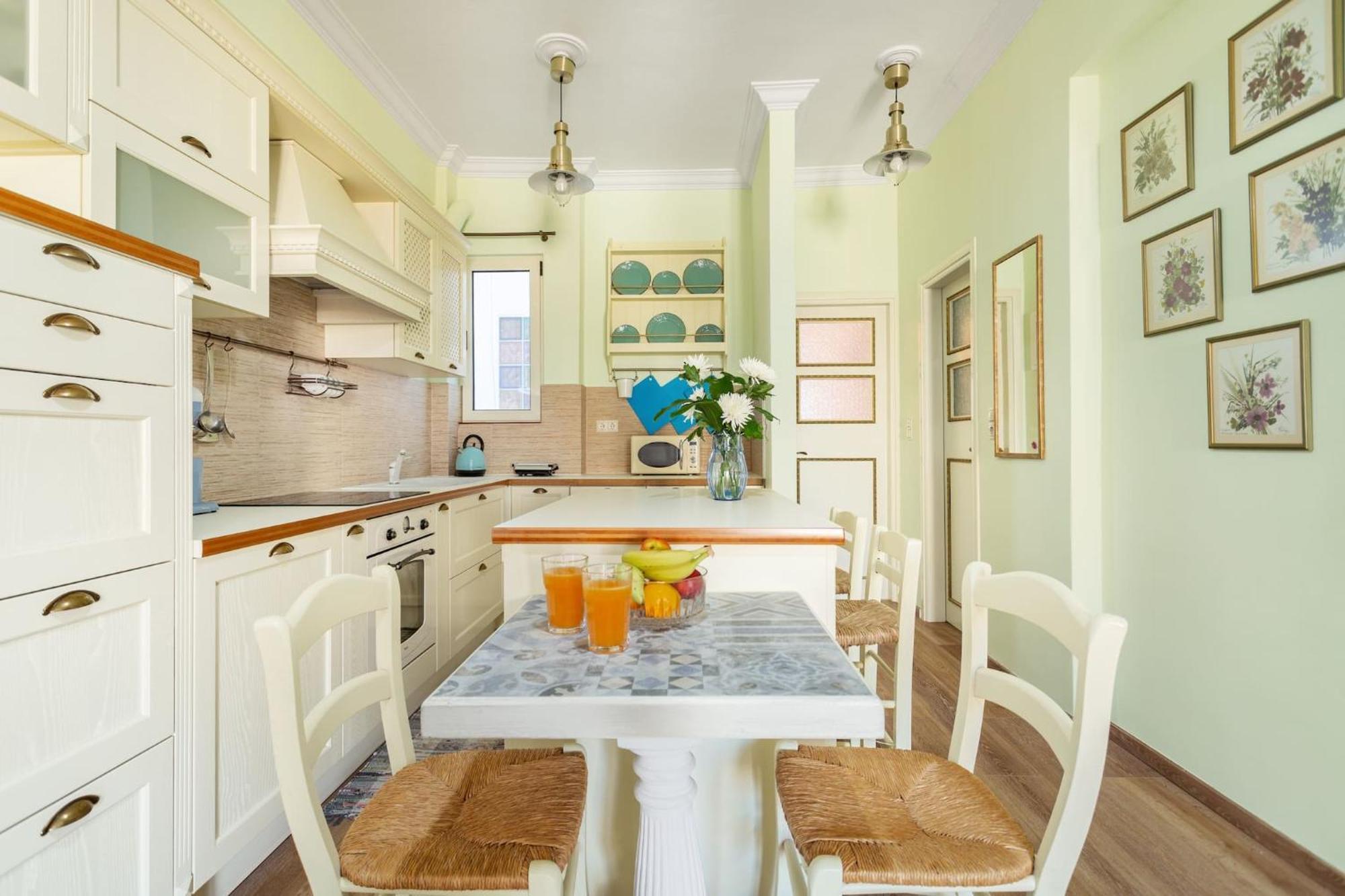 Bright, Calming Retreat With A Balcony Near Metro! * Athens
